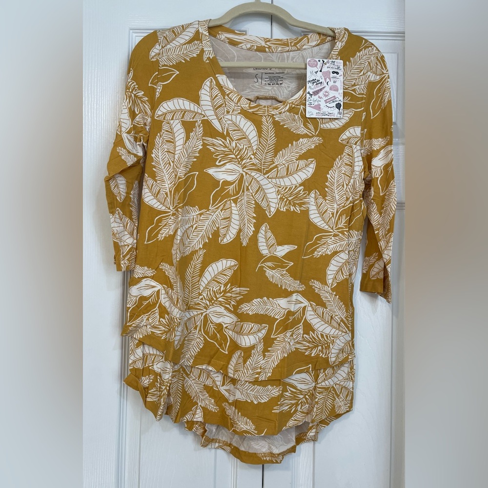Latched Mama 3/4 Sleeve Scoop Neck Nursing Top #75